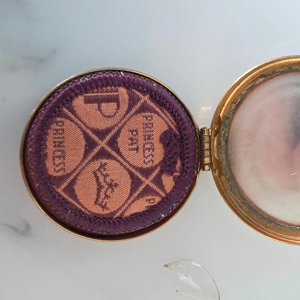 Vintage Princess Pat Rouge Compact w/ Original Makeup & Puff Gold Tone Art Deco